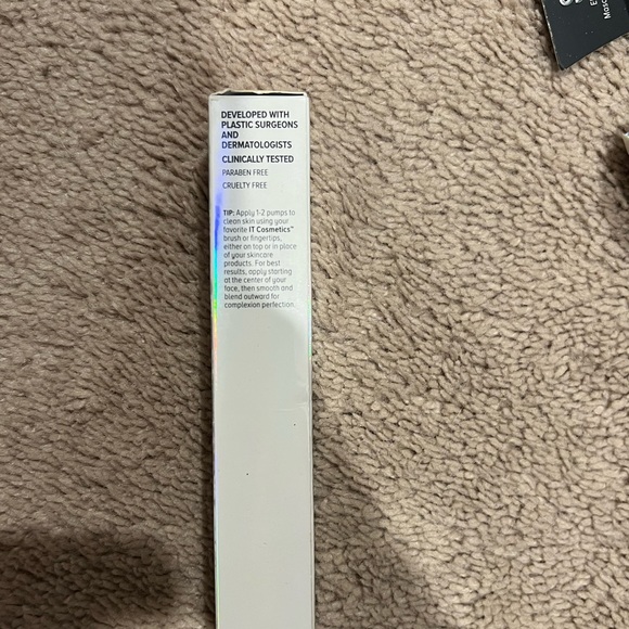 It cosmetics medium 50spf foundation - Picture 2 of 5